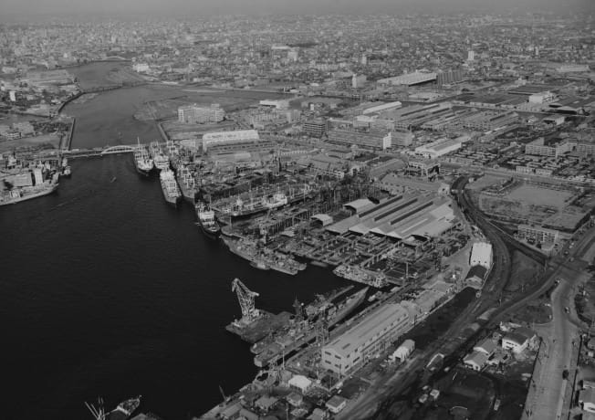 The Ishikawajima-Harima Heavy Industries shipyard (during Japan's period of rapid economic growth)